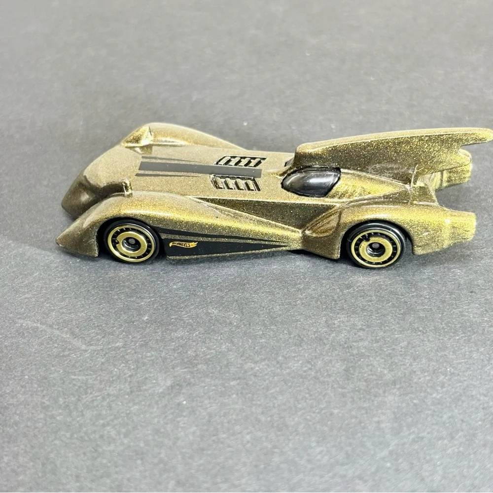Hot Wheels Batmobile Gold 4/5 Batman 